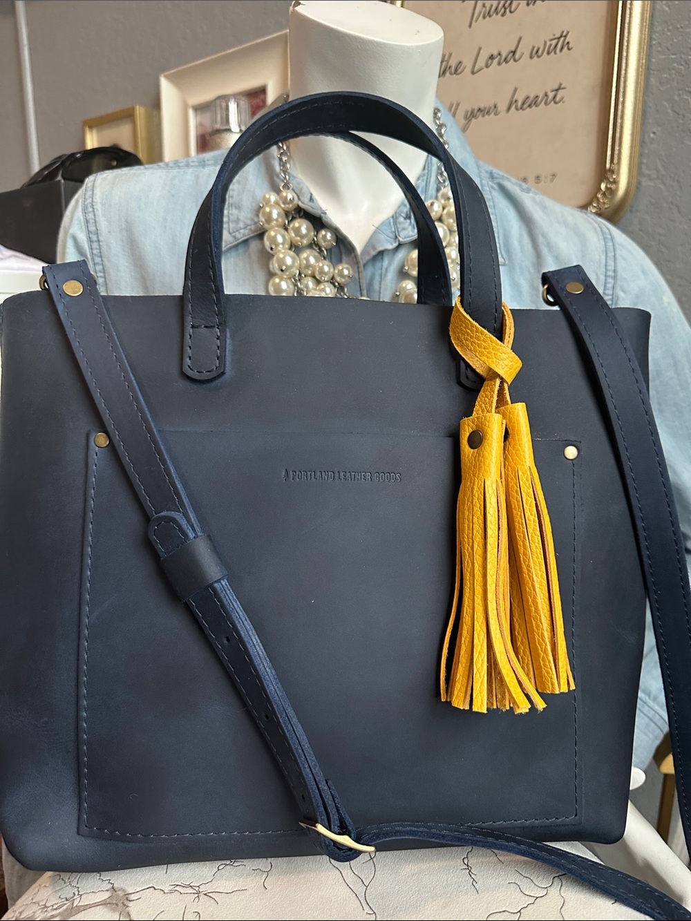 ☀️New PLG Medium Deep Waters 💙💛 crossbody tote, sunshine, Total eclipse - Picture 8 of 14